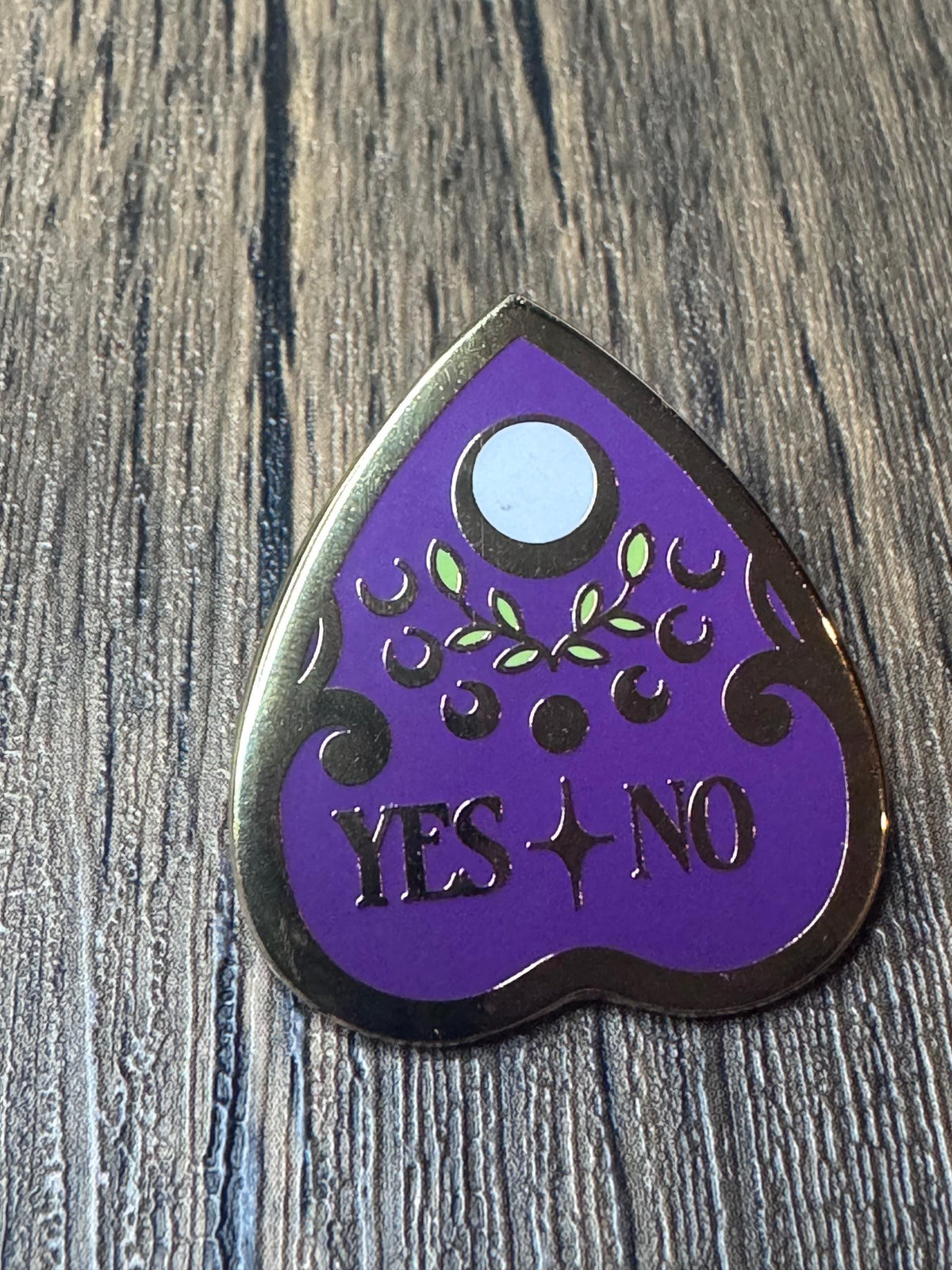 Ouija Planchette Enamel Pin: Gothic Witchy Divination - Purple & Gold